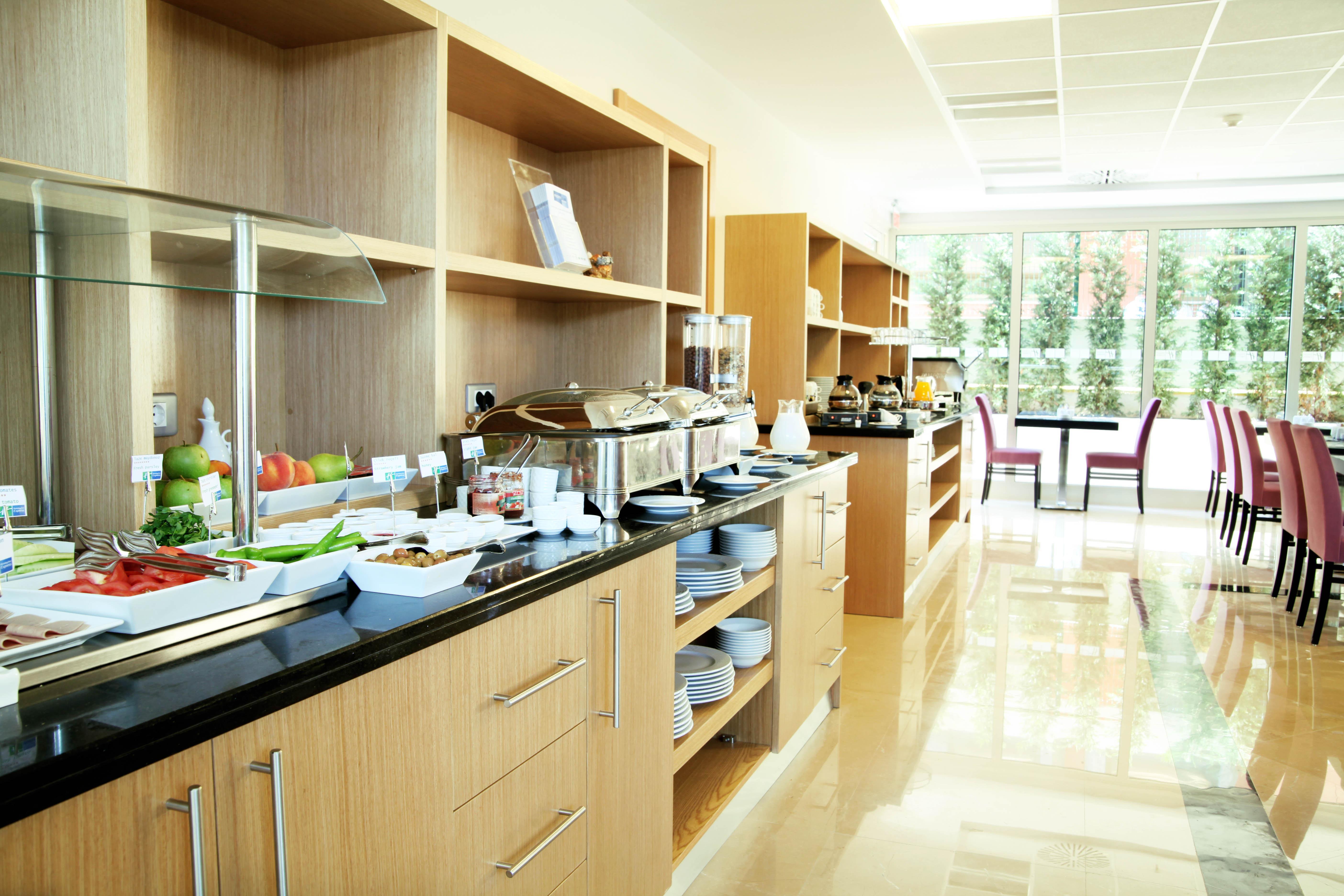 Holiday Inn Express Istanbul-Altunizade By Ihg Esterno foto