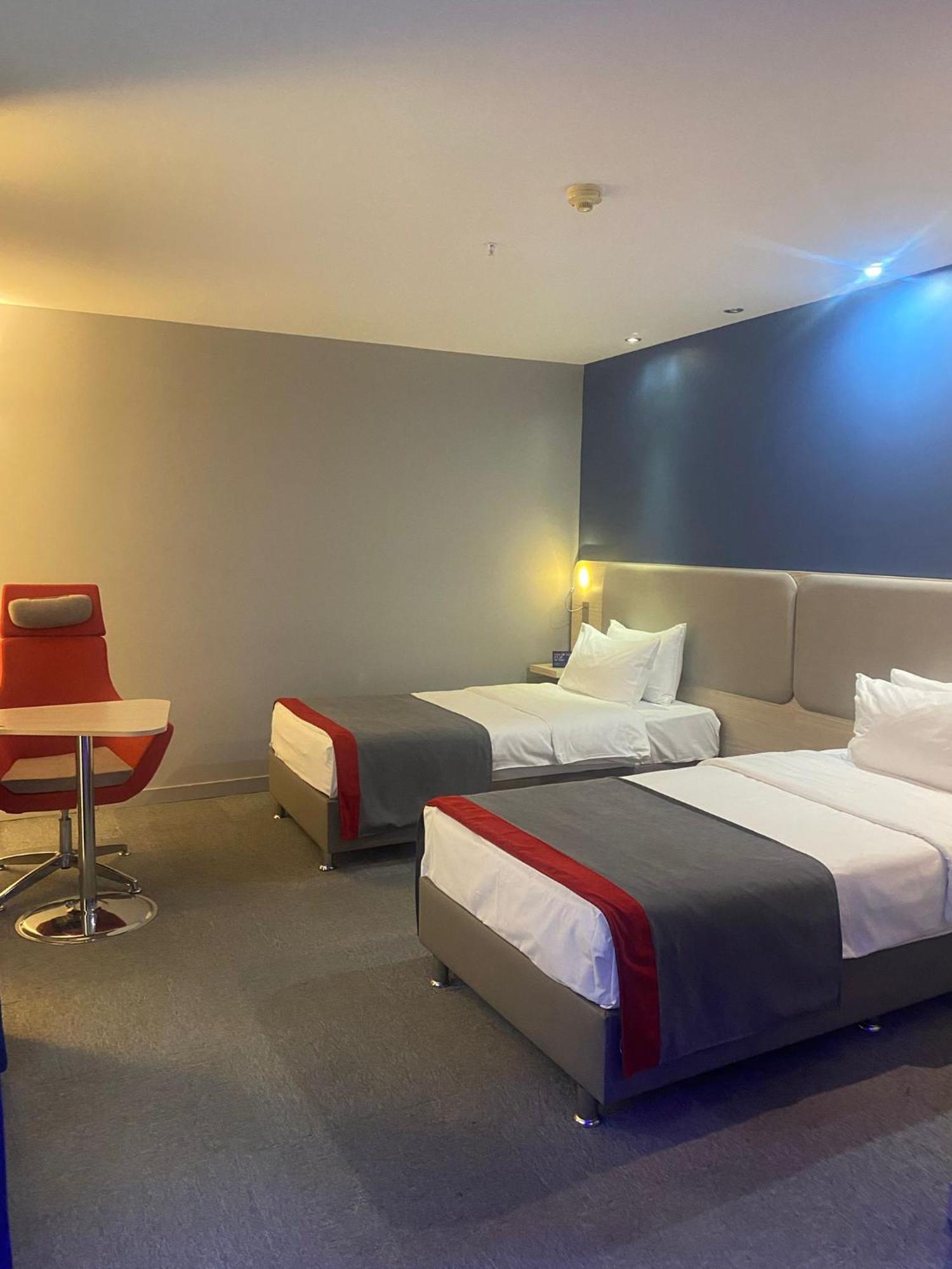 Holiday Inn Express Istanbul-Altunizade By Ihg Esterno foto
