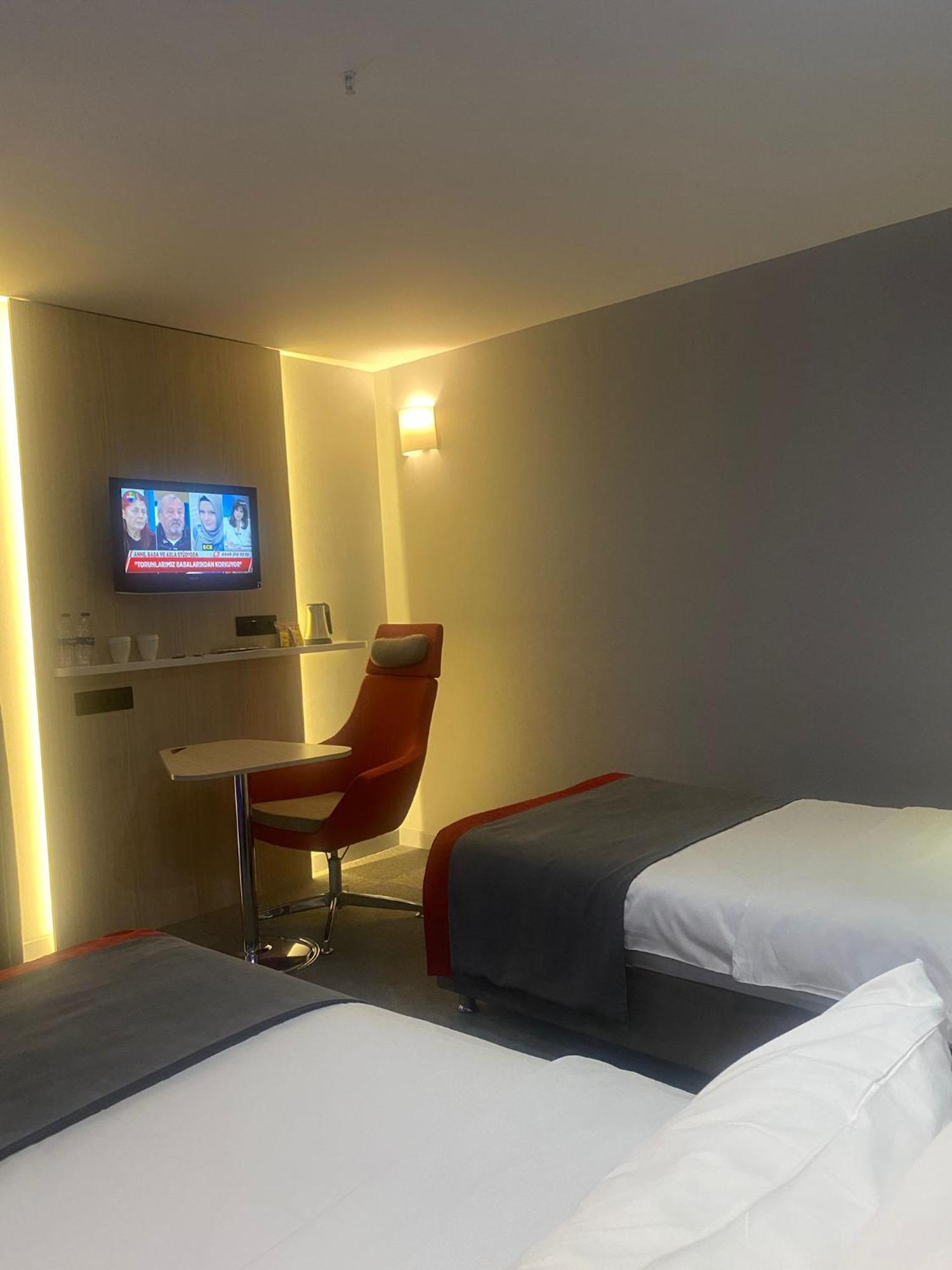Holiday Inn Express Istanbul-Altunizade By Ihg Esterno foto