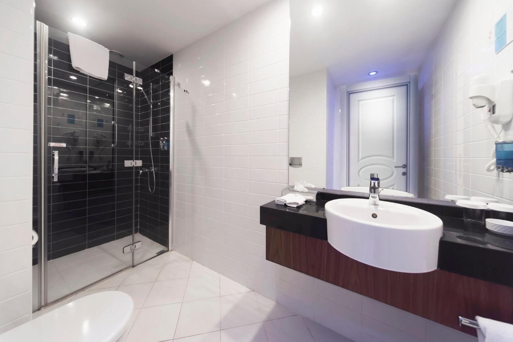 Holiday Inn Express Istanbul-Altunizade By Ihg Esterno foto