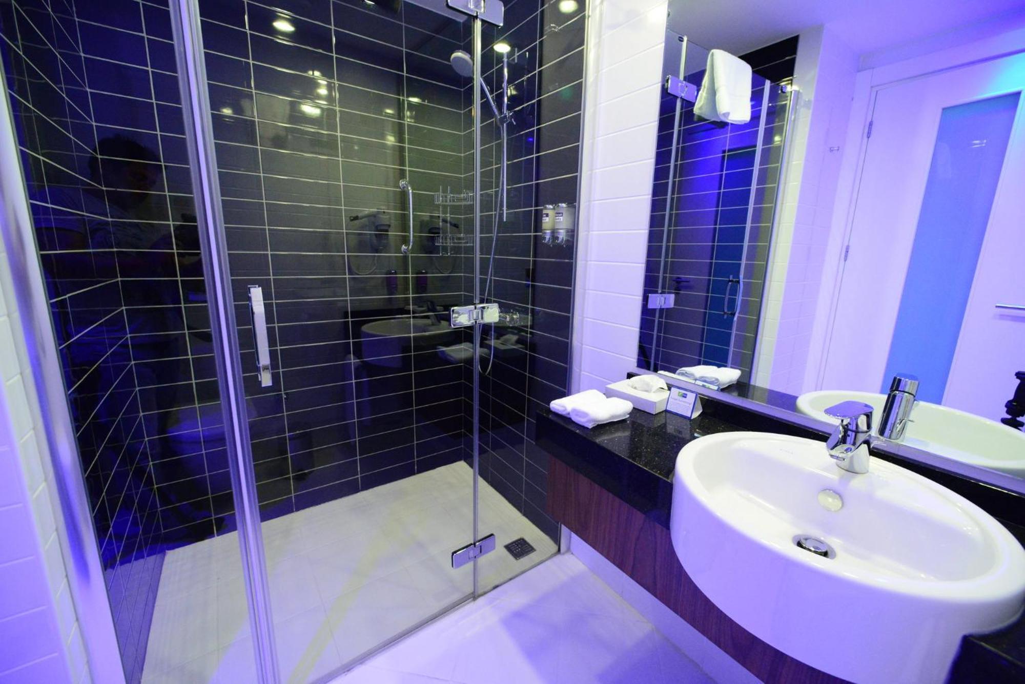 Holiday Inn Express Istanbul-Altunizade By Ihg Esterno foto