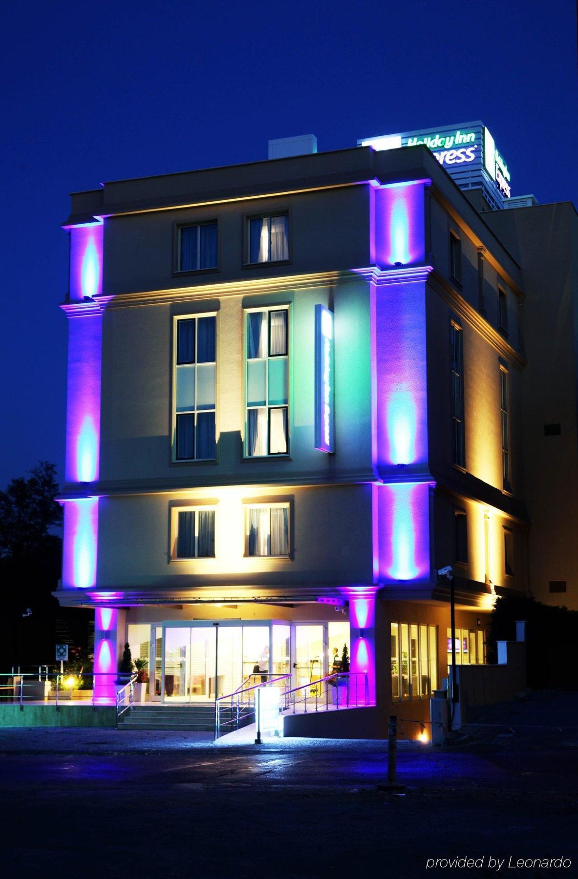 Holiday Inn Express Istanbul-Altunizade By Ihg Esterno foto