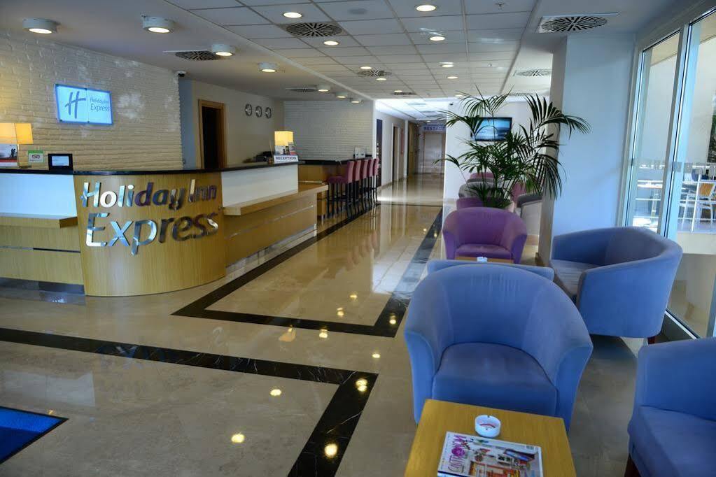 Holiday Inn Express Istanbul-Altunizade By Ihg Esterno foto