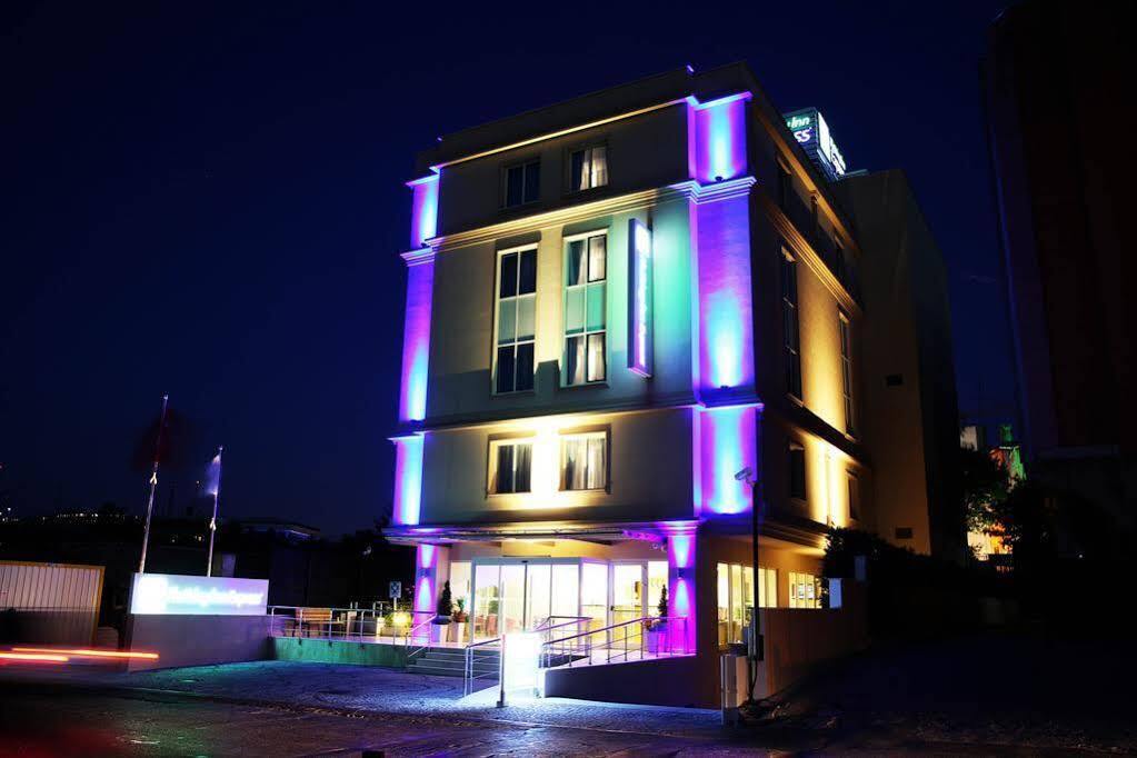 Holiday Inn Express Istanbul-Altunizade By Ihg Esterno foto